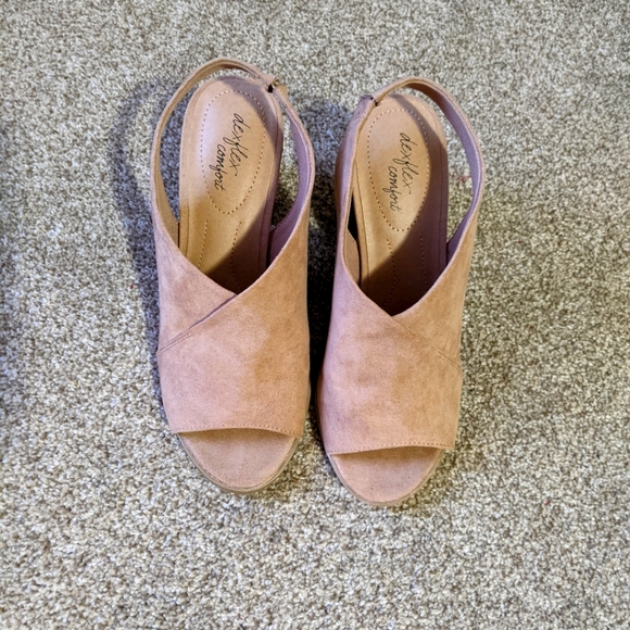 Dexflex Tilda suede block heel - Picture 2 of 4